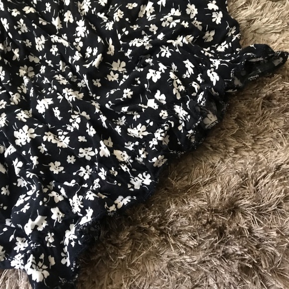 Brandy Melville floral print top - Picture 7 of 7